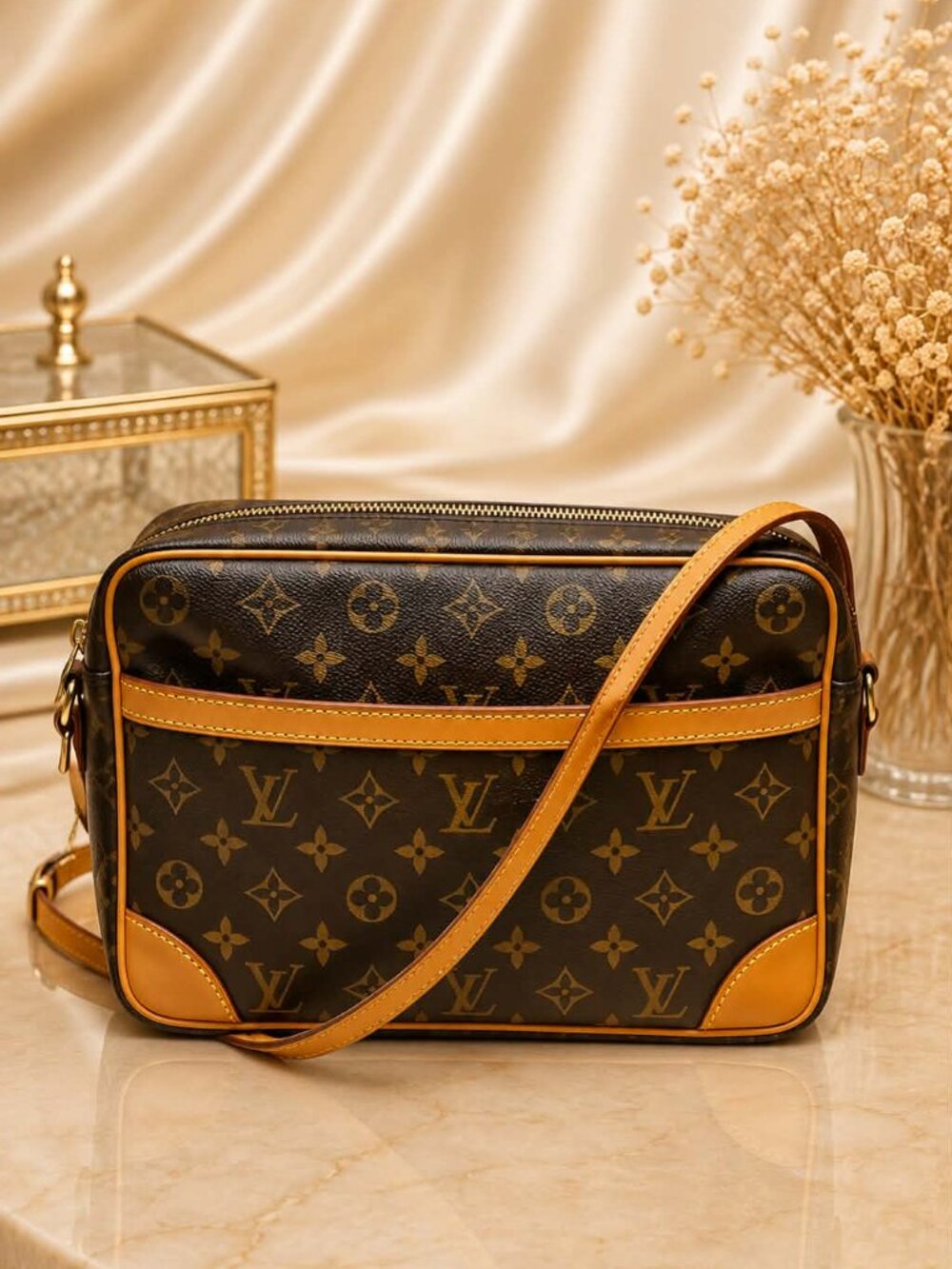 Authentic Louis Vuitton Trocadero 30 Monogram Canvas Crossbody Shoulder Bag